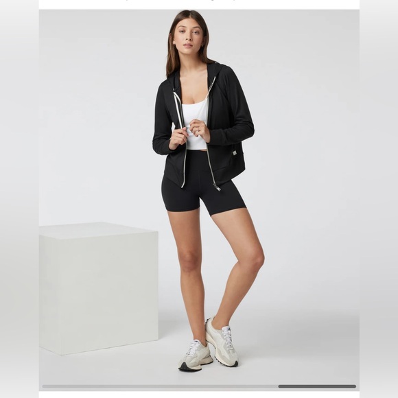 Vuori Halo Performance Hoodie in Black Heather - Picture 3 of 8